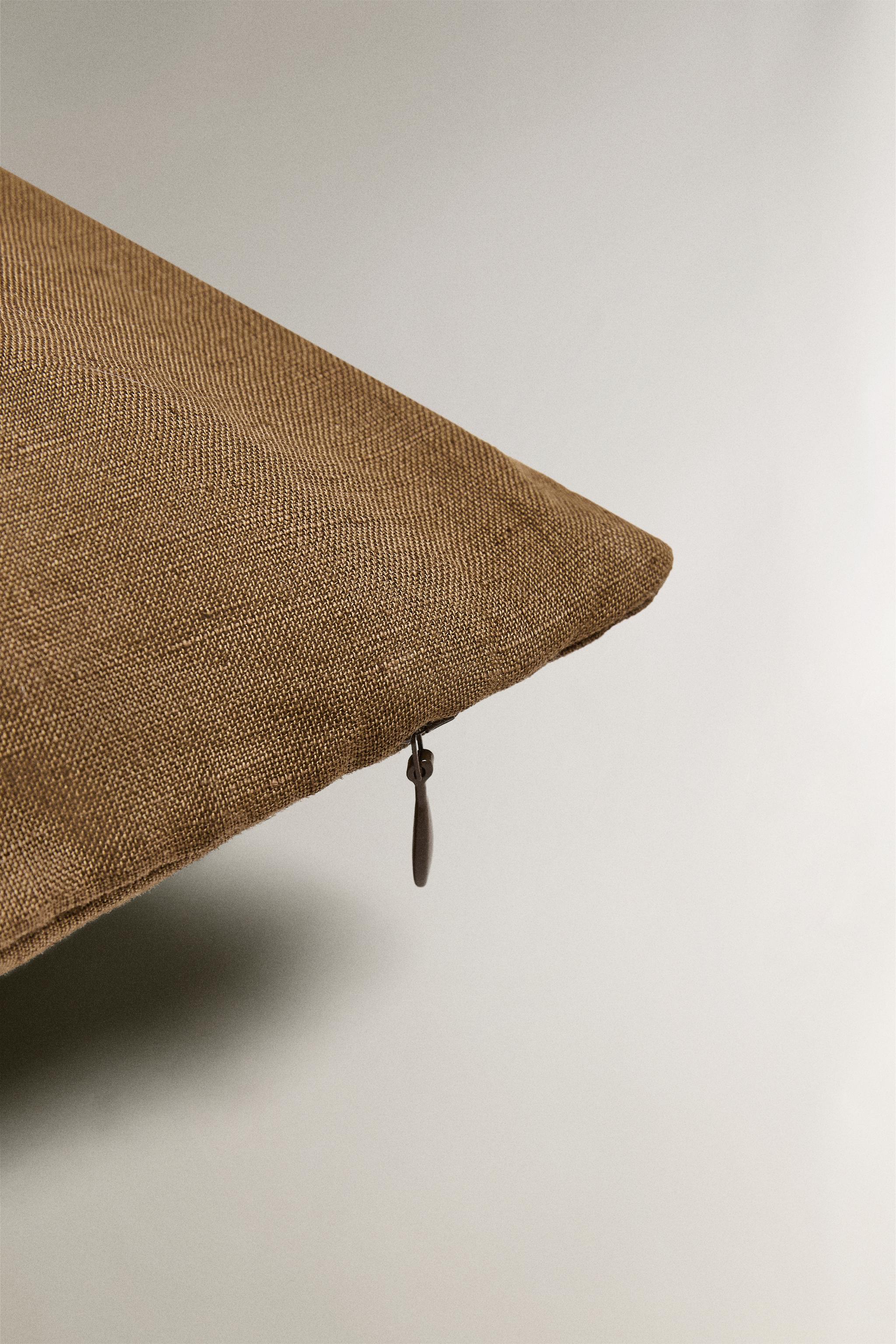 HOUSSE DE COUSSIN BRODÉE